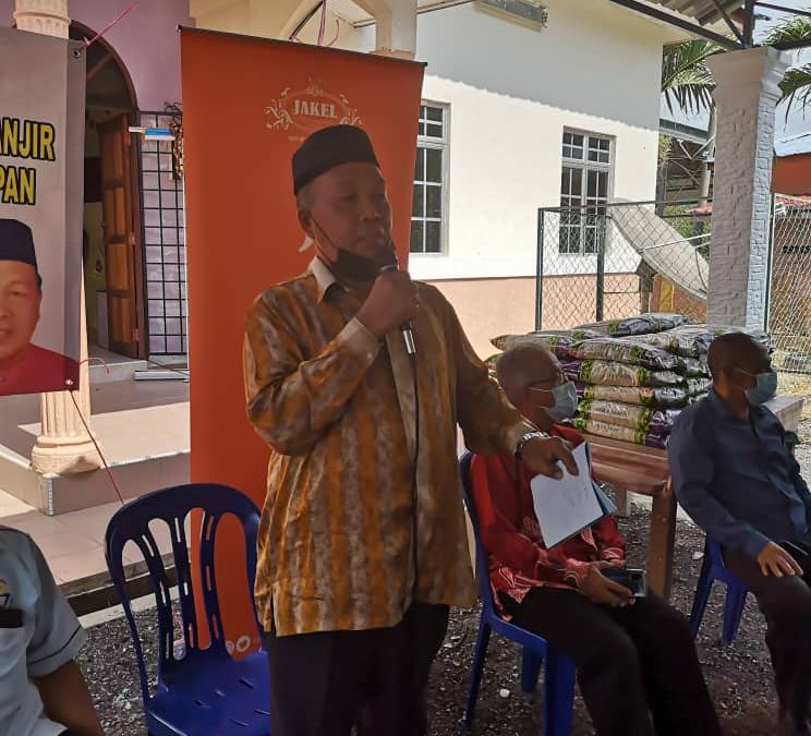 Majlis Penyampaian Sumbangan PPKM kepada Pesara dan Masyarakat Gua Musang di Pusat Komuniti Desa, PKD Batu Papan, Gua Musang pada Hari Selasa 2 Mac 2021