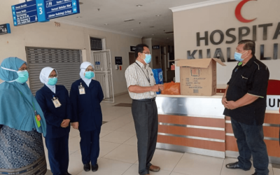 Projek Pertama Tabung COVID-19 PPKM LIPIS sumbang pax Nasi Ayam + Air Mineral kepada Frontliners Hospital Lipis….sumbangan disampaikan kepada Dato’ Dr. Sharifudin, Pengarah Hospital Lipis.
